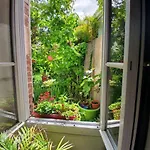 Rez De Jardin Apartment *