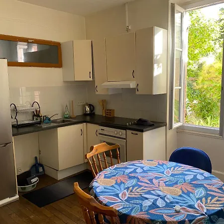 Rez De Jardin Apartment *