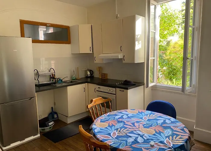 Rez De Jardin Apartment *